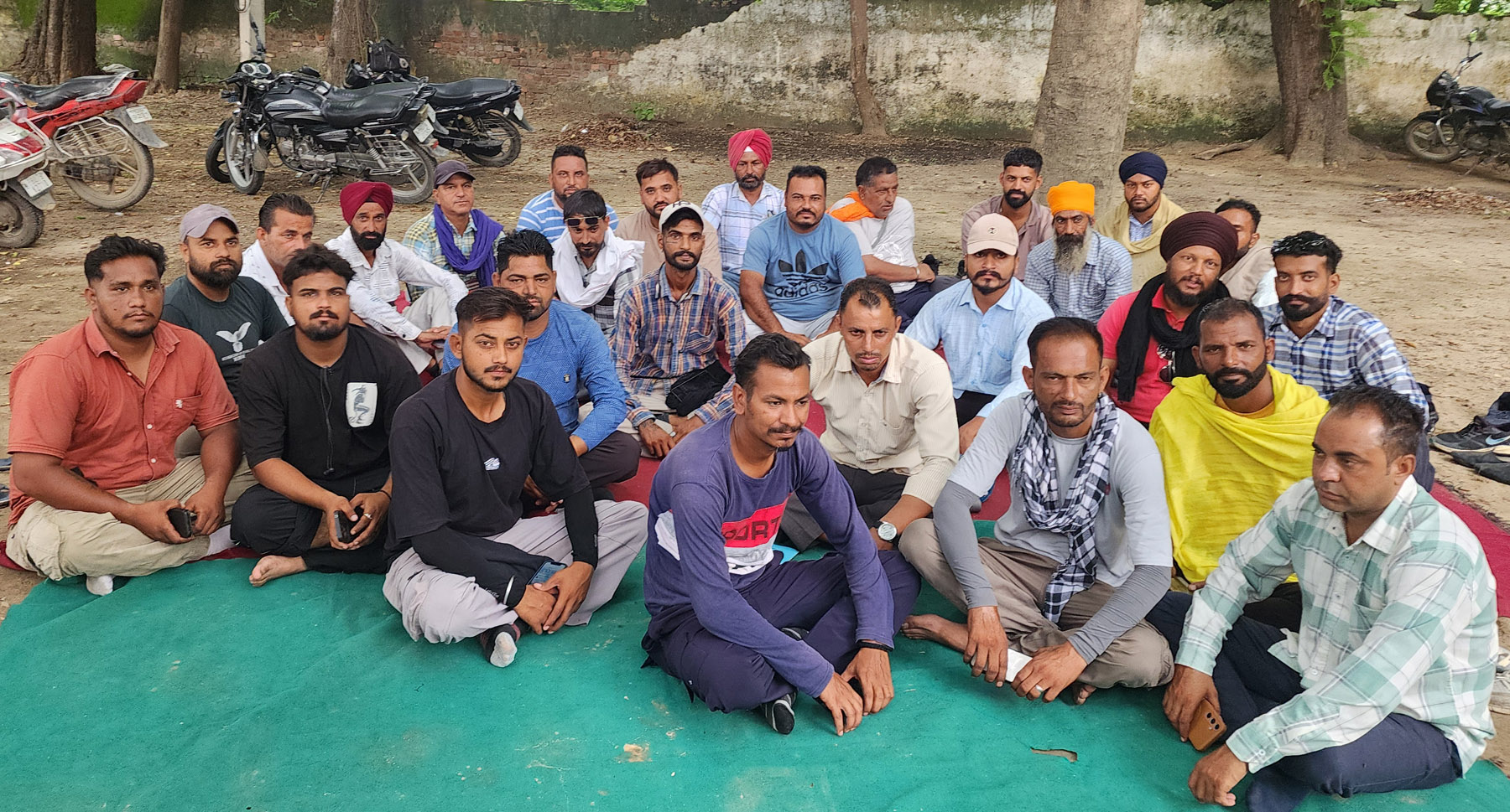The strike will continue till the salary is not released - Mandal leader.